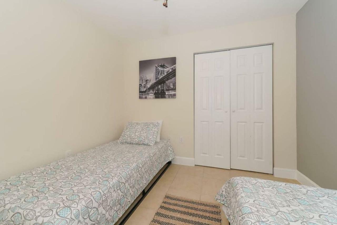 Lovely Cottage - Close To Siesta, Shops & Dining Sarasota Exterior photo